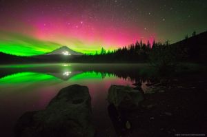 ben coffman photography - Aurora Borealis at Trillium Lake, Oregon