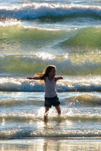 Sparkling Waves by m00nbugg