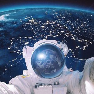 space-selfie